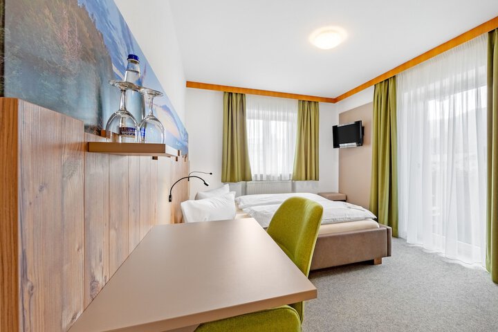 Room 18 of 107