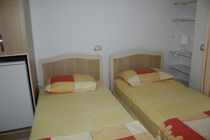 Room 2 of 20