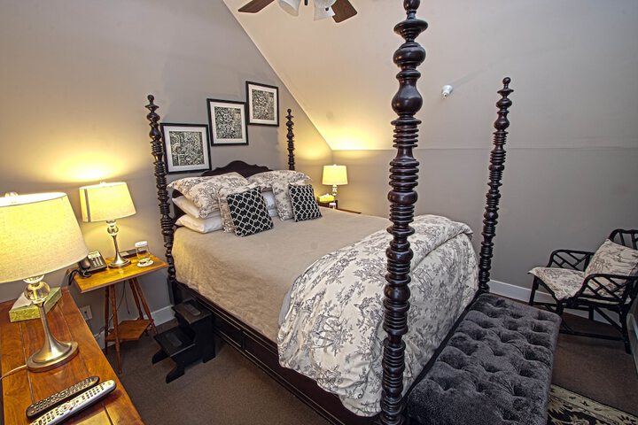 Room 114 of 203
