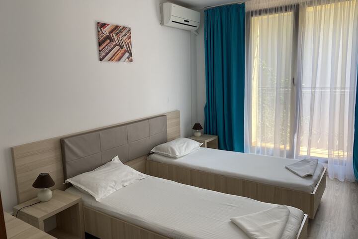 Room 13 of 30