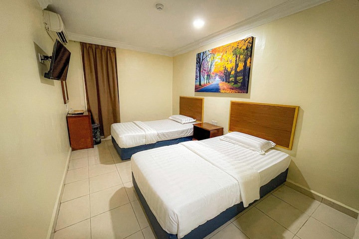 Room 3 of 8