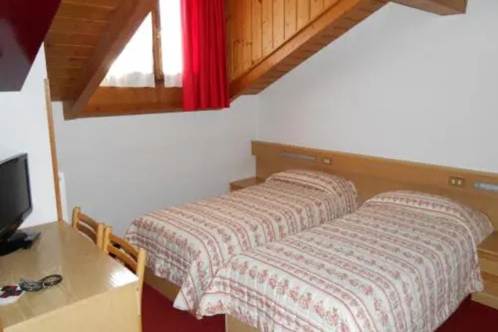 Room 4 of 13