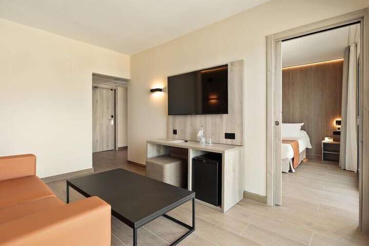 Room 44 of 162