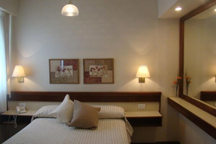 Room 6 of 90