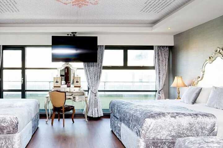 Room 132 of 194