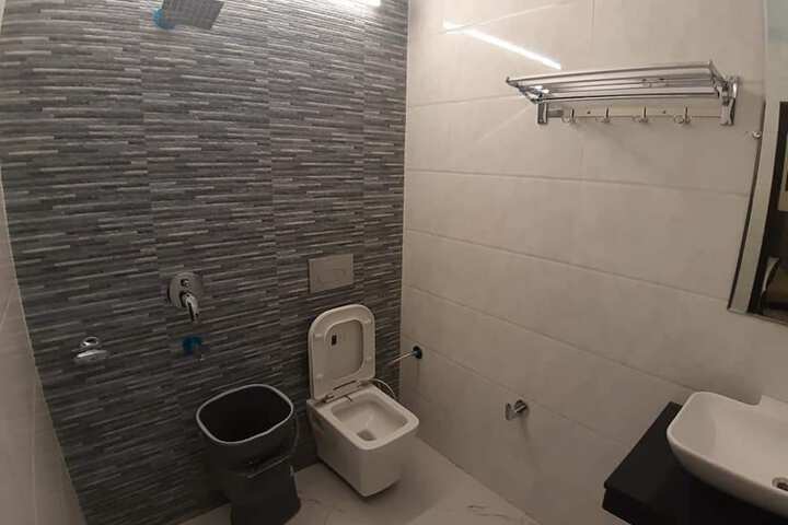 Room 11 of 14