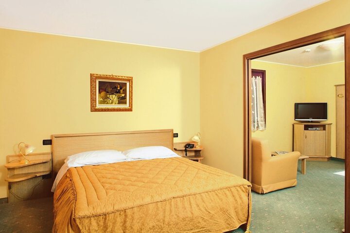 Room 18 of 60