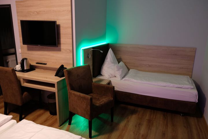 Room 6 of 65