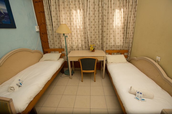 Room 4 of 34