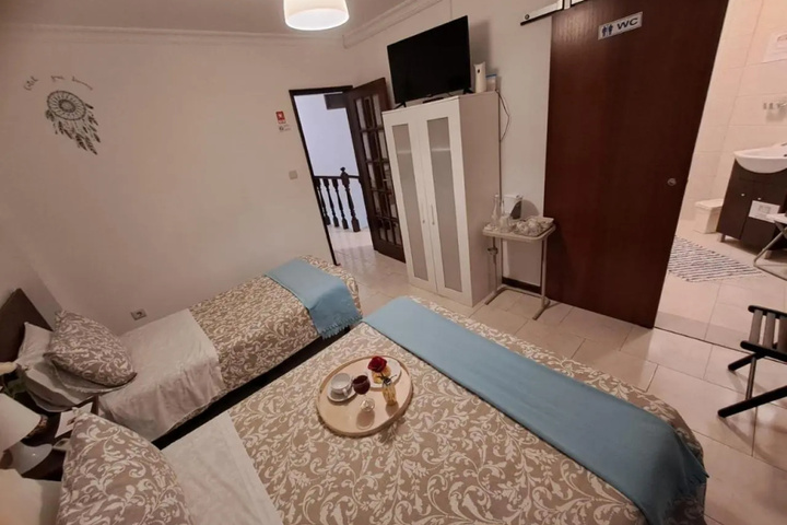 Room 6 of 15