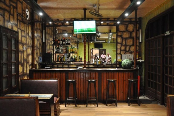 Lounge 13 of 14