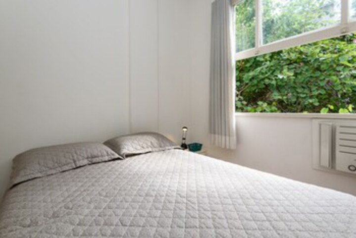Room 28 of 32