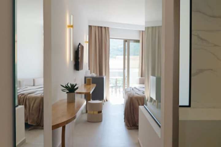 Room 22 of 184