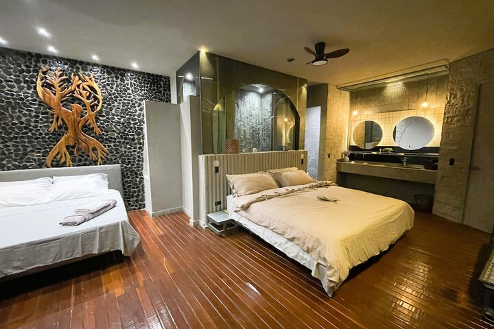 Room 32 of 87