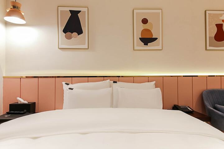 Room 10 of 29