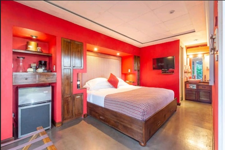 Room 16 of 84