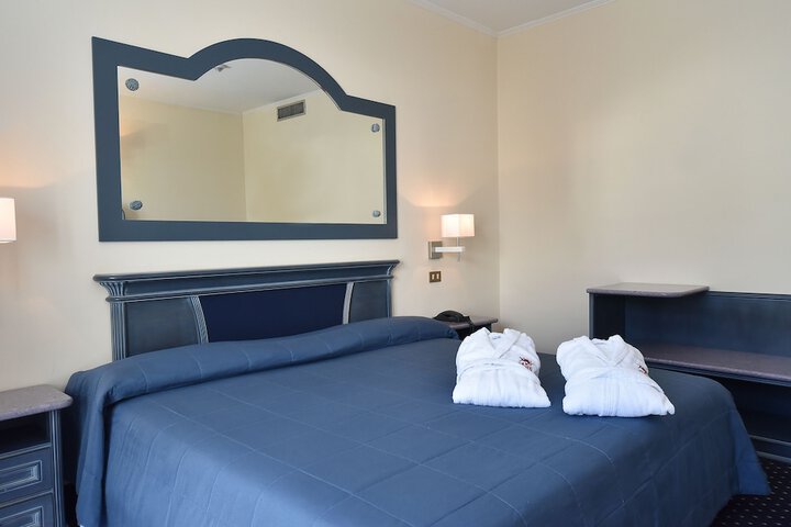 Room 20 of 115