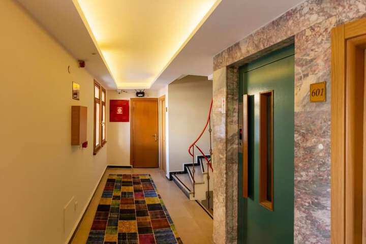 Room 13 of 40