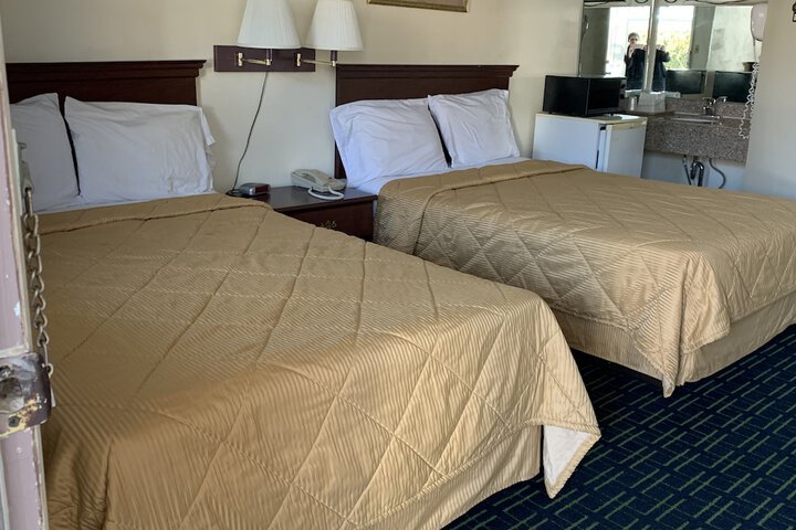 2 Double Beds (12 of 12)