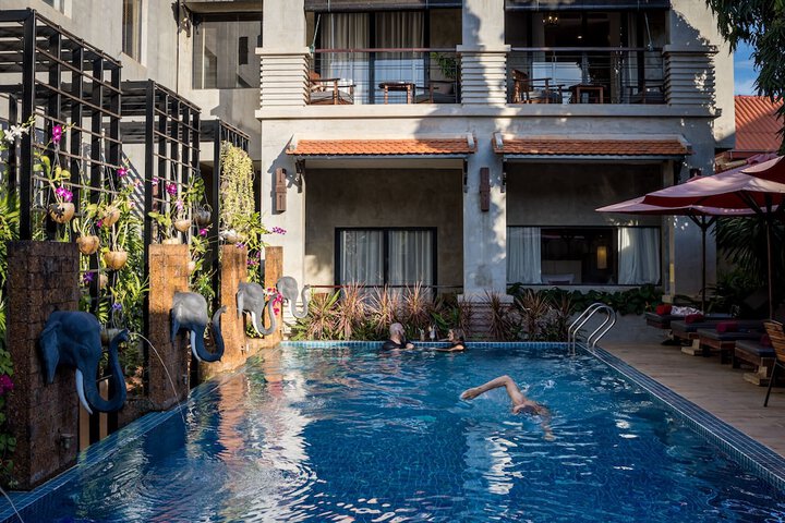 Pool 104 of 174