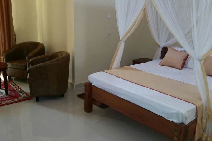 Room 5 of 18