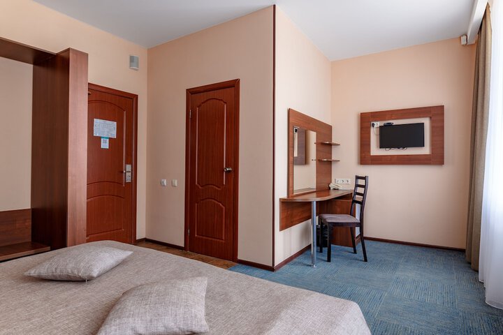 Room 8 of 48
