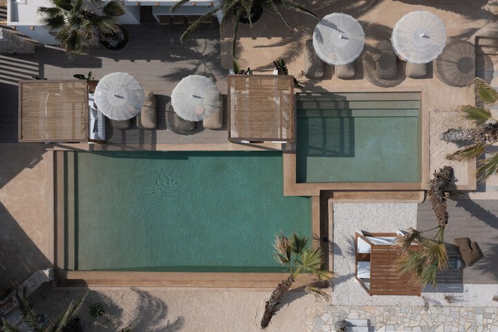 Pool 120 of 157