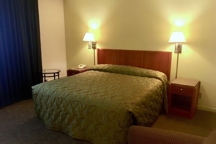Room 6 of 32
