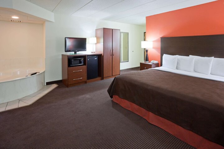 1 King Bed (28 of 30)