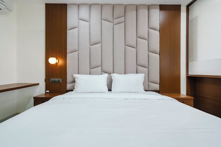 Room 7 of 32