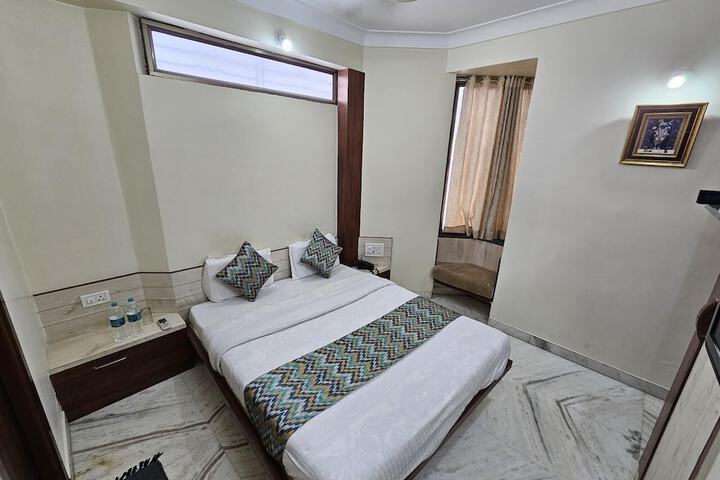 Room 5 of 11