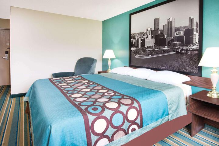 1 King Bed (5 of 5)