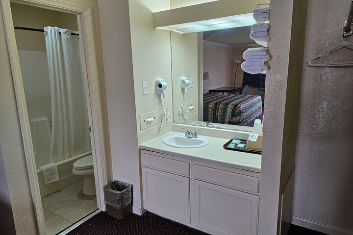 Room 12 of 23