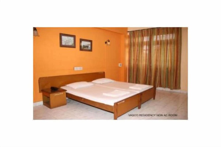 Room 5 of 9