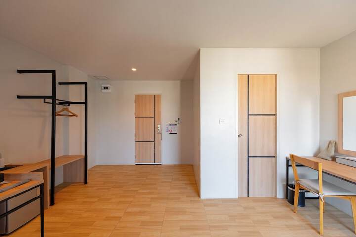 Room 11 of 32