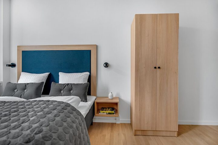 Room 6 of 24