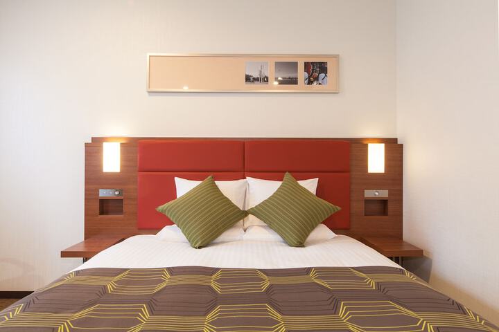 Room 3 of 86
