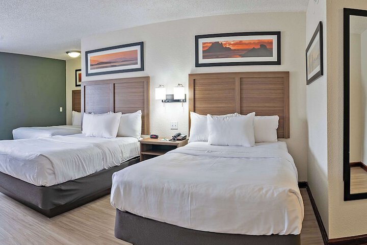 2 Double Beds (1 of 19)