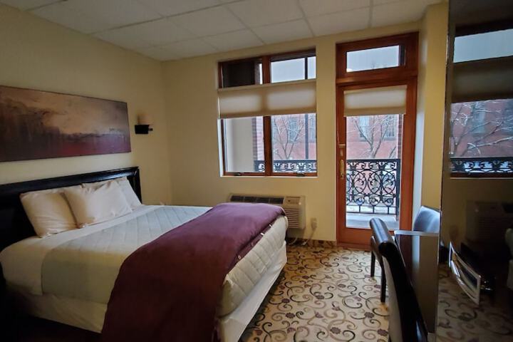 Lowell Inn
