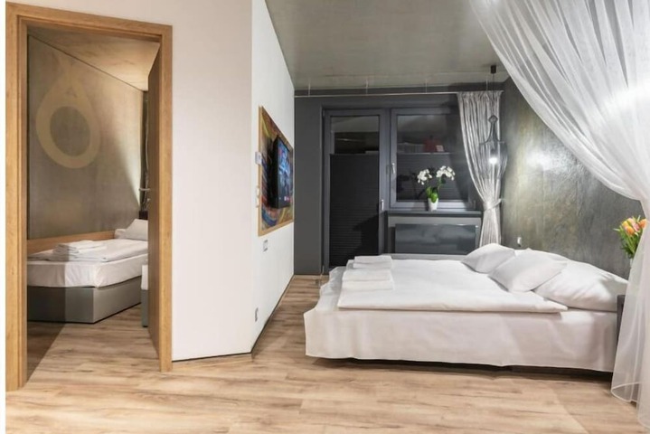 Room 16 of 135