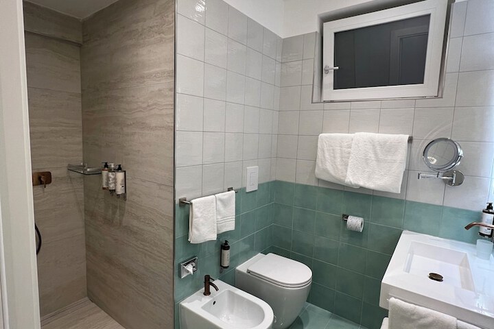 Room 60 of 106