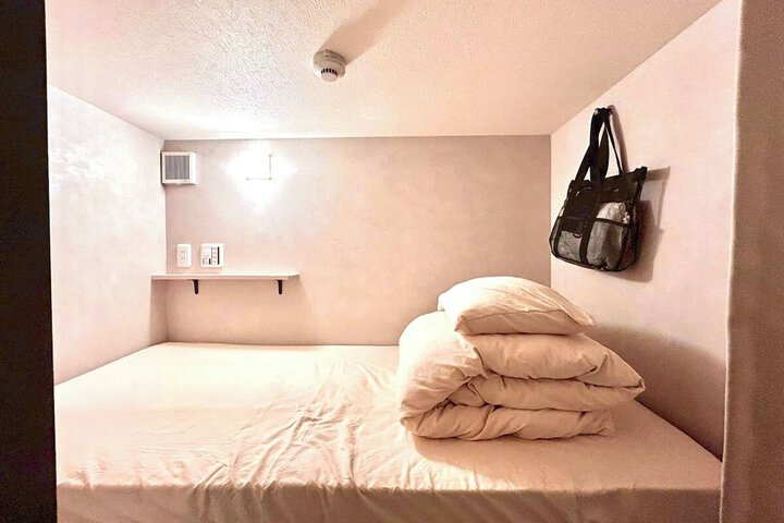 Room 27 of 81