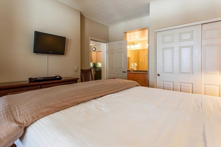 Room 5 of 24