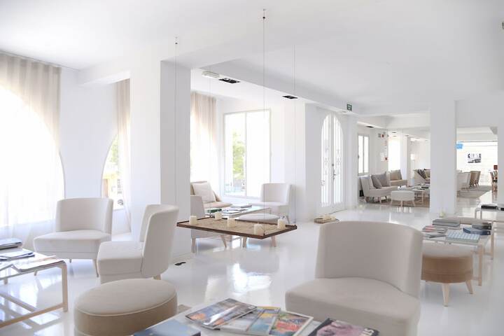 Guest Lobby