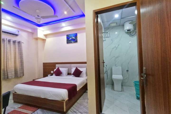 Room 12 of 48