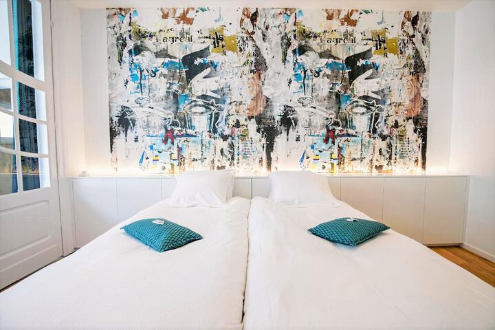Room 8 of 42