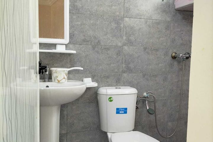 Room 10 of 16