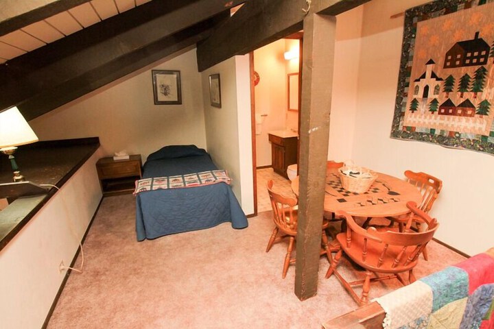 Room 8 of 35