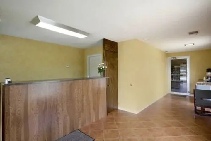 Room 4 of 6