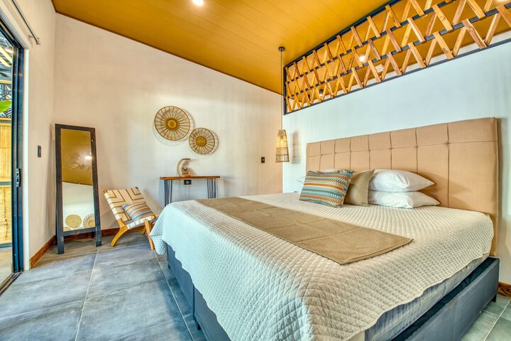 Room 4 of 83